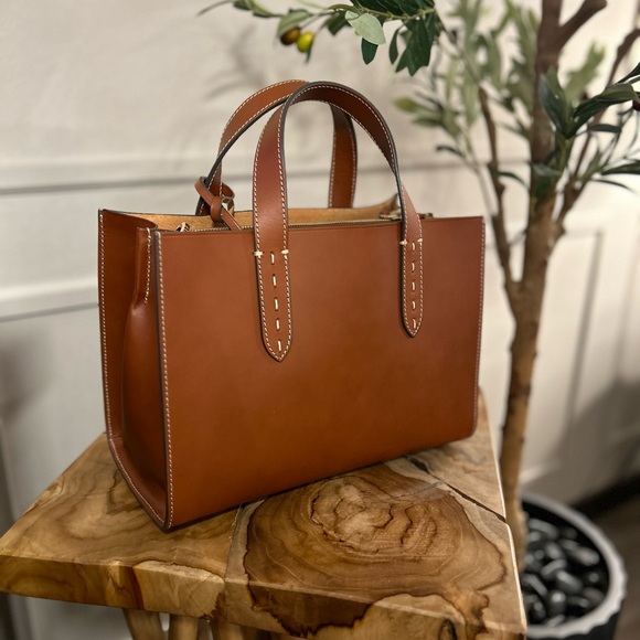 🍂Dooney and Bourke Alto Leather Matalia in SADDLE🍁 - Picture 5 of 12